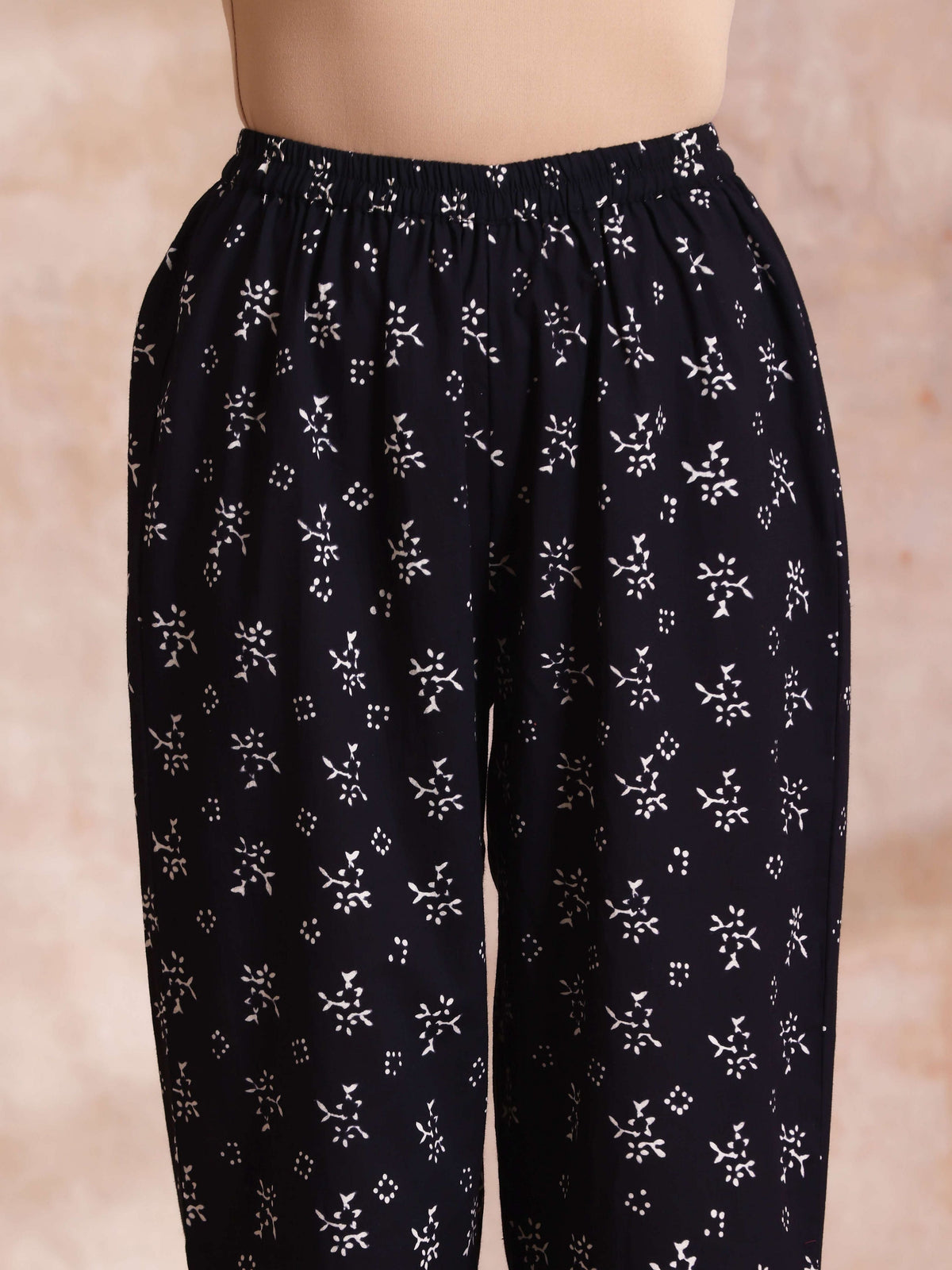 trueBrowns Black White Floral Print Cotton Collar Short Co-Ord Set | Grocsy