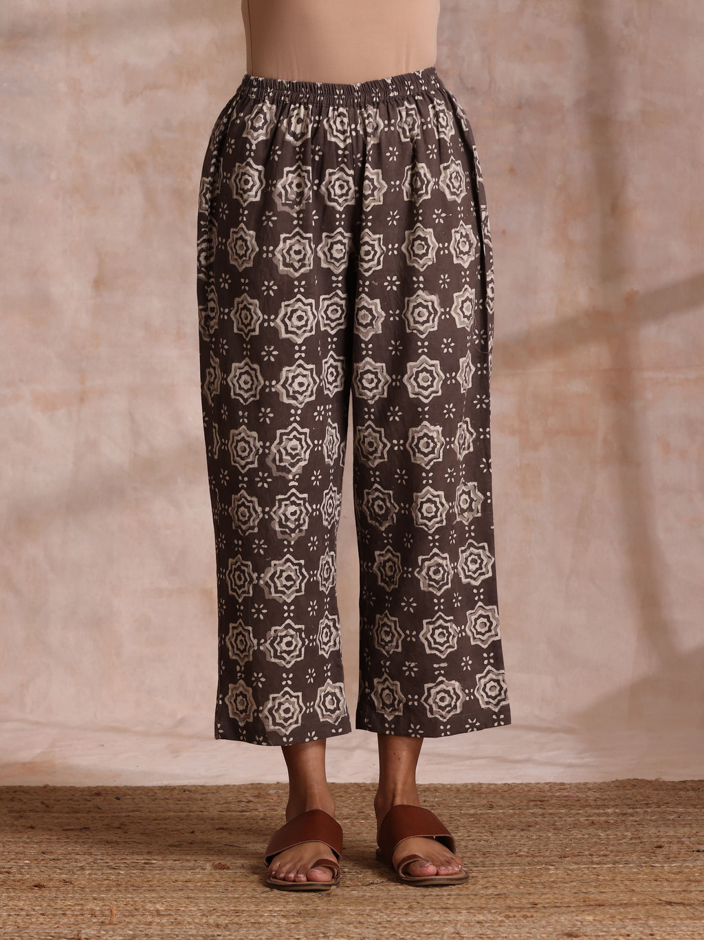 trueBrowns Clay Dabu Buta Print Cotton Sleeveless Flared Kurta Pant Set | Grocsy
