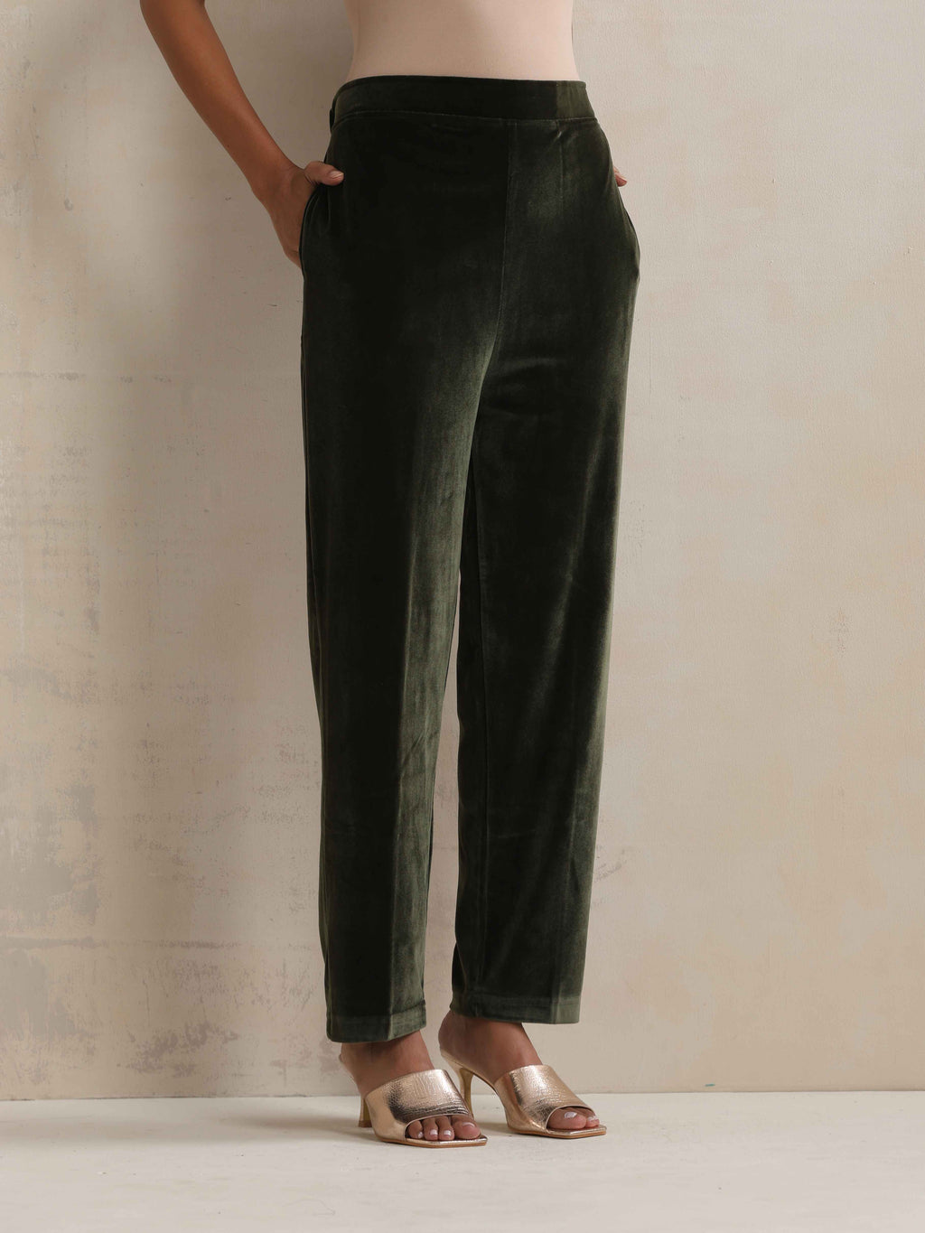 trueBrowns Green Velvet Floral Embroidered Kurta Pant Dupatta Set | Grocsy