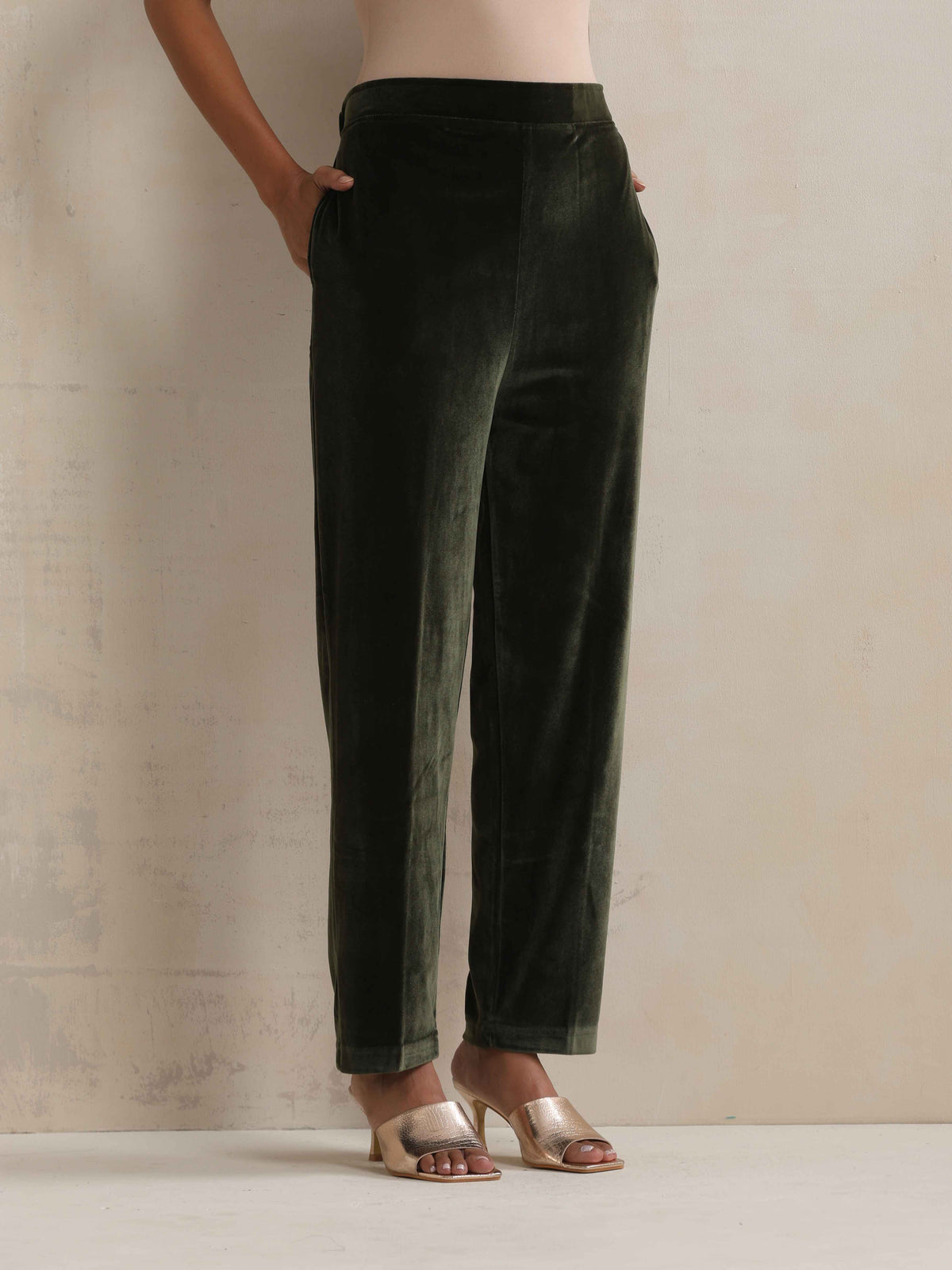 trueBrowns Green Velvet Floral Embroidered Kurta Pant Dupatta Set | Grocsy