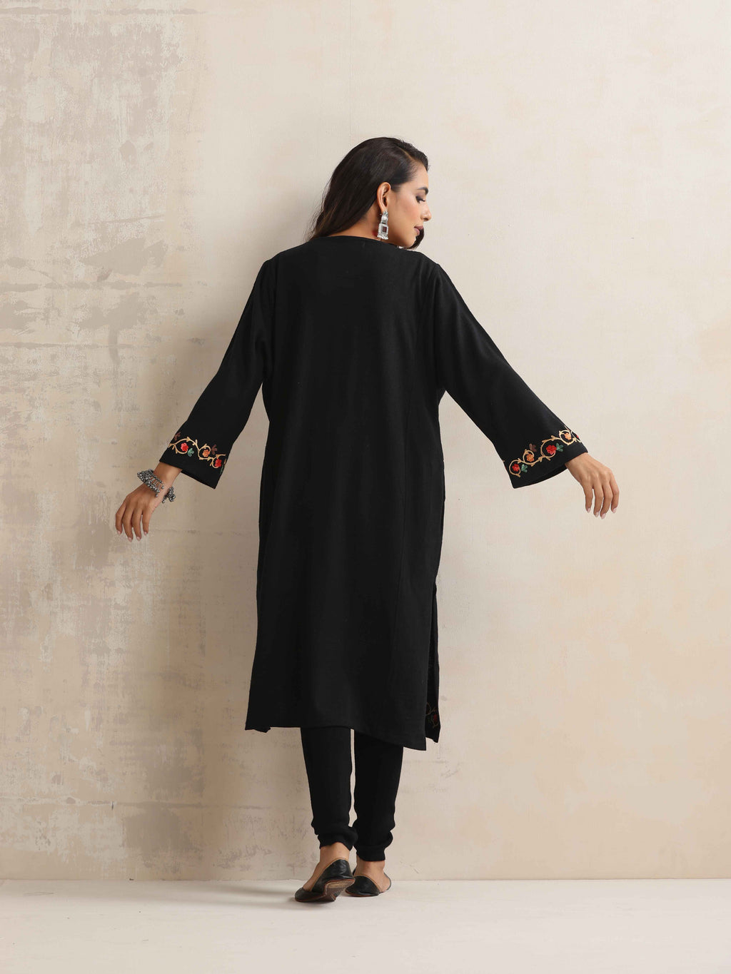 trueBrowns Black Kashmiri Floral Embroidered Woollen Phiran Kurta | Grocsy