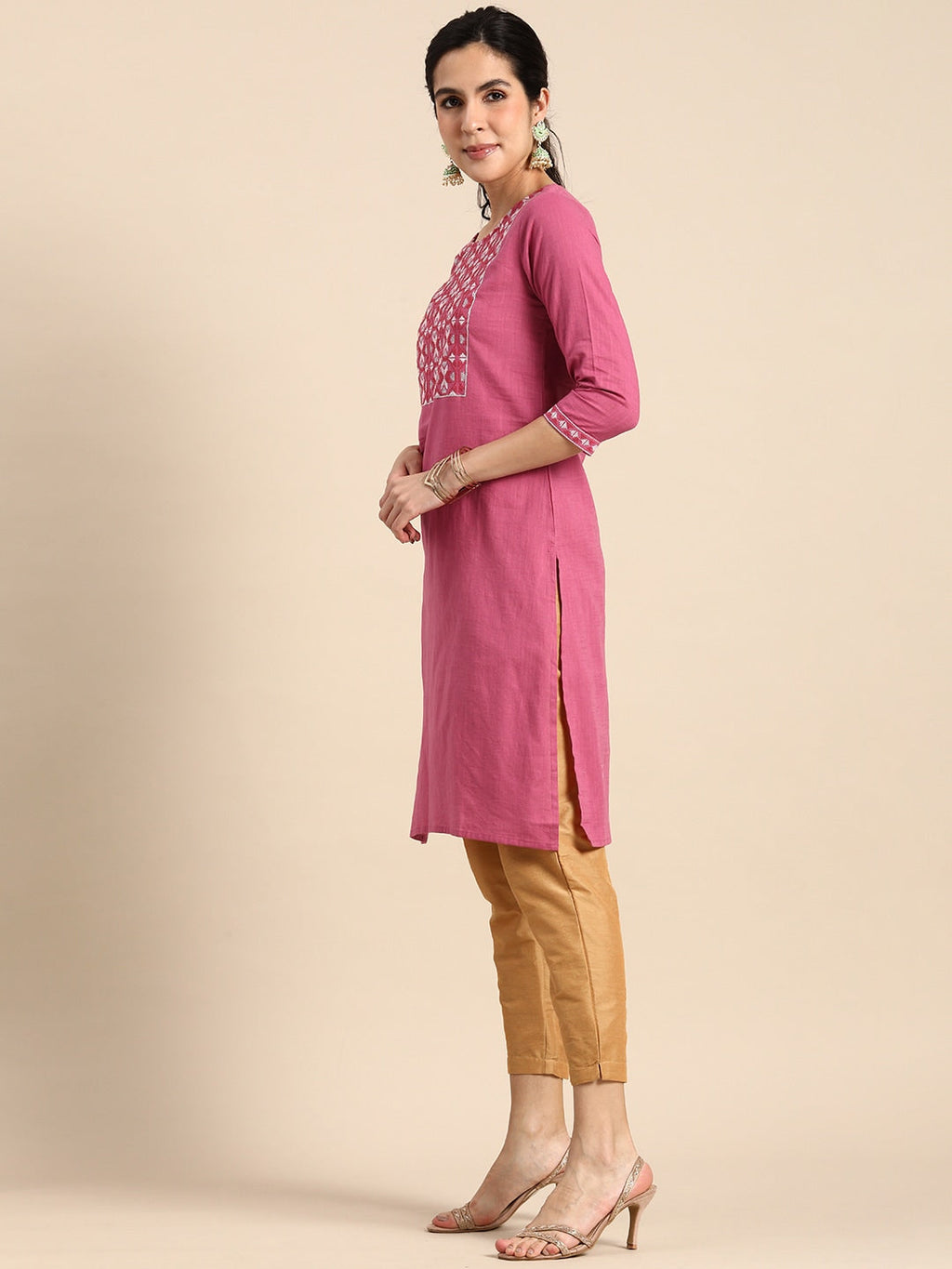 Sangria Women Geometric Embroidered Thread Work Kurta | Grocsy