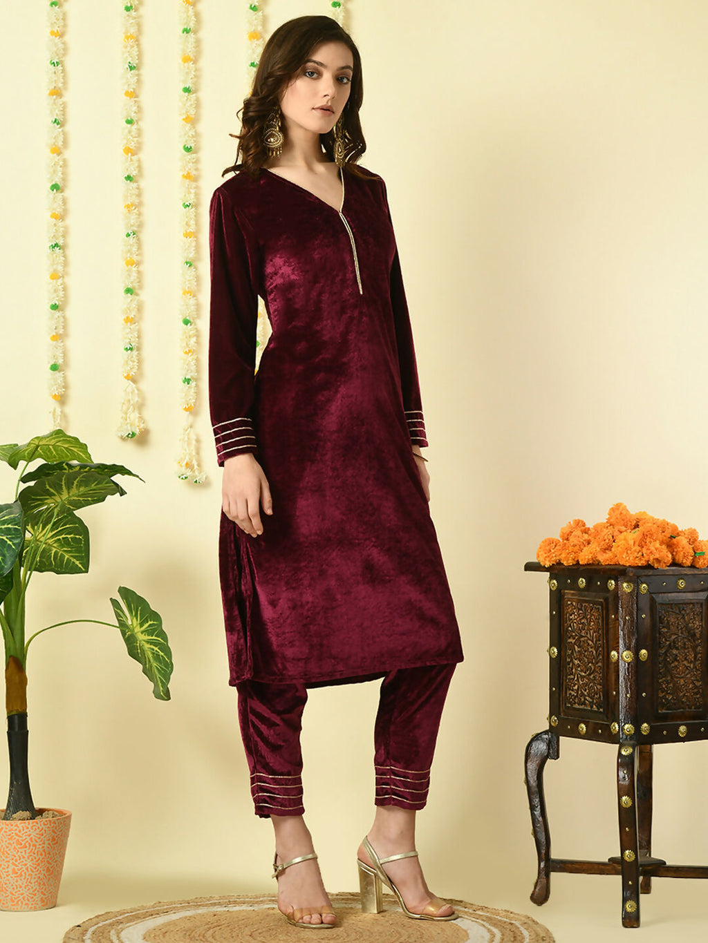 Myshka Women's Magenta Velvet Kurta With Trousers Party Sets | Grocsy