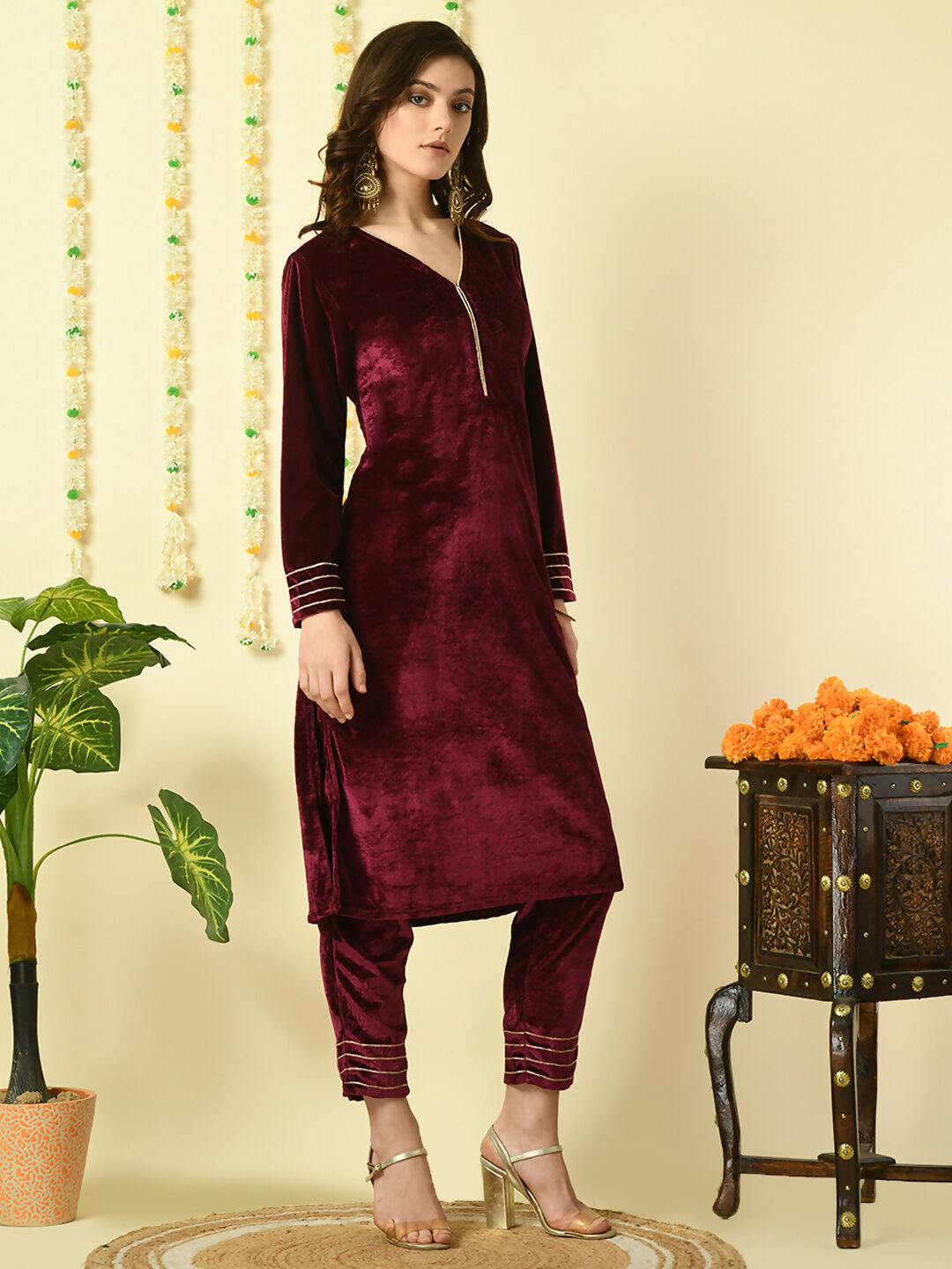 Myshka Women's Magenta Velvet Kurta With Trousers Party Sets | Grocsy