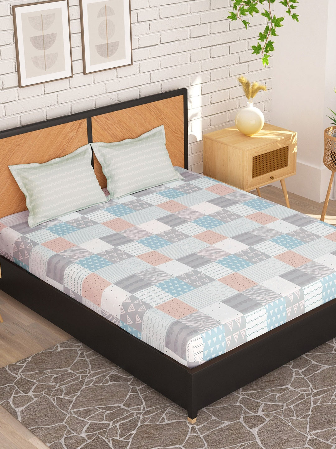 Story@home Arena Peach & White Geometric Microfiber 180TC Queen Bedsheet & 2 Pillow Covers | Grocsy