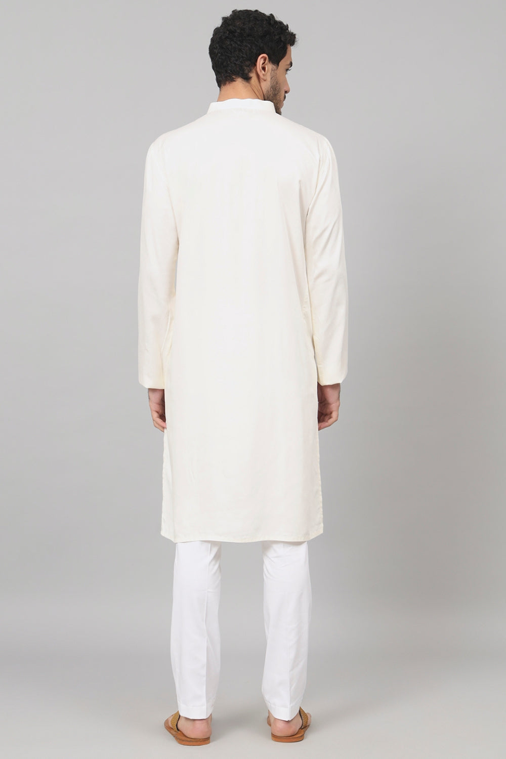 Cotton Kurta With Floral Embroidery Patch Embellishment by Hilo Design | Grocsy