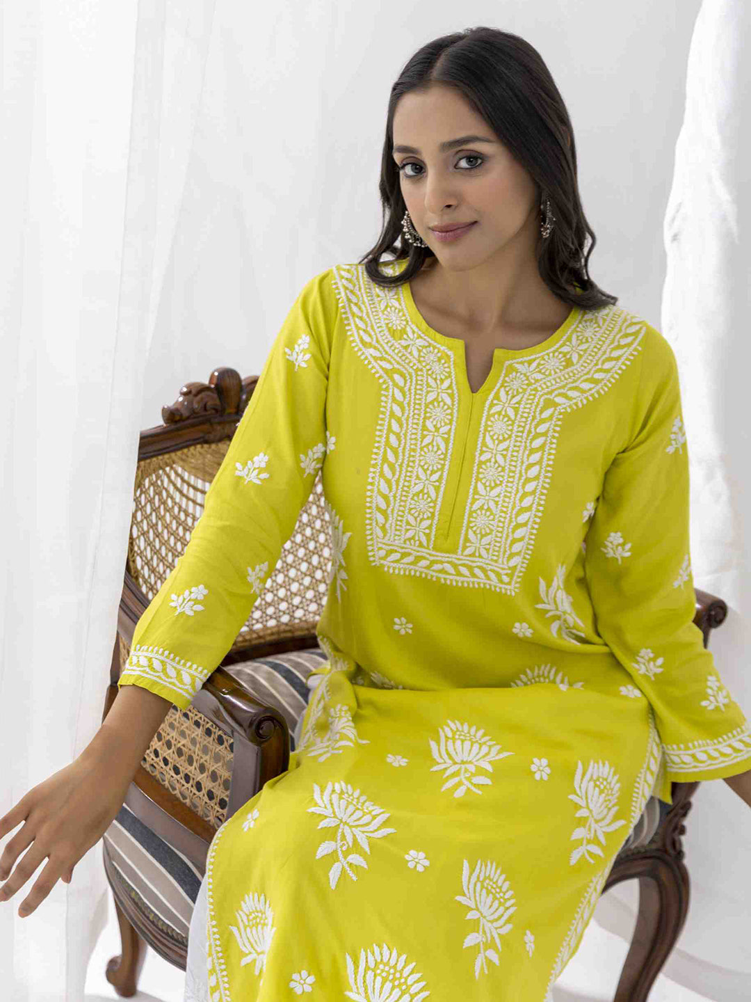 HOUSE OF KARI Floral Chikankari Embroidered Cotton Straight Kurta | Grocsy