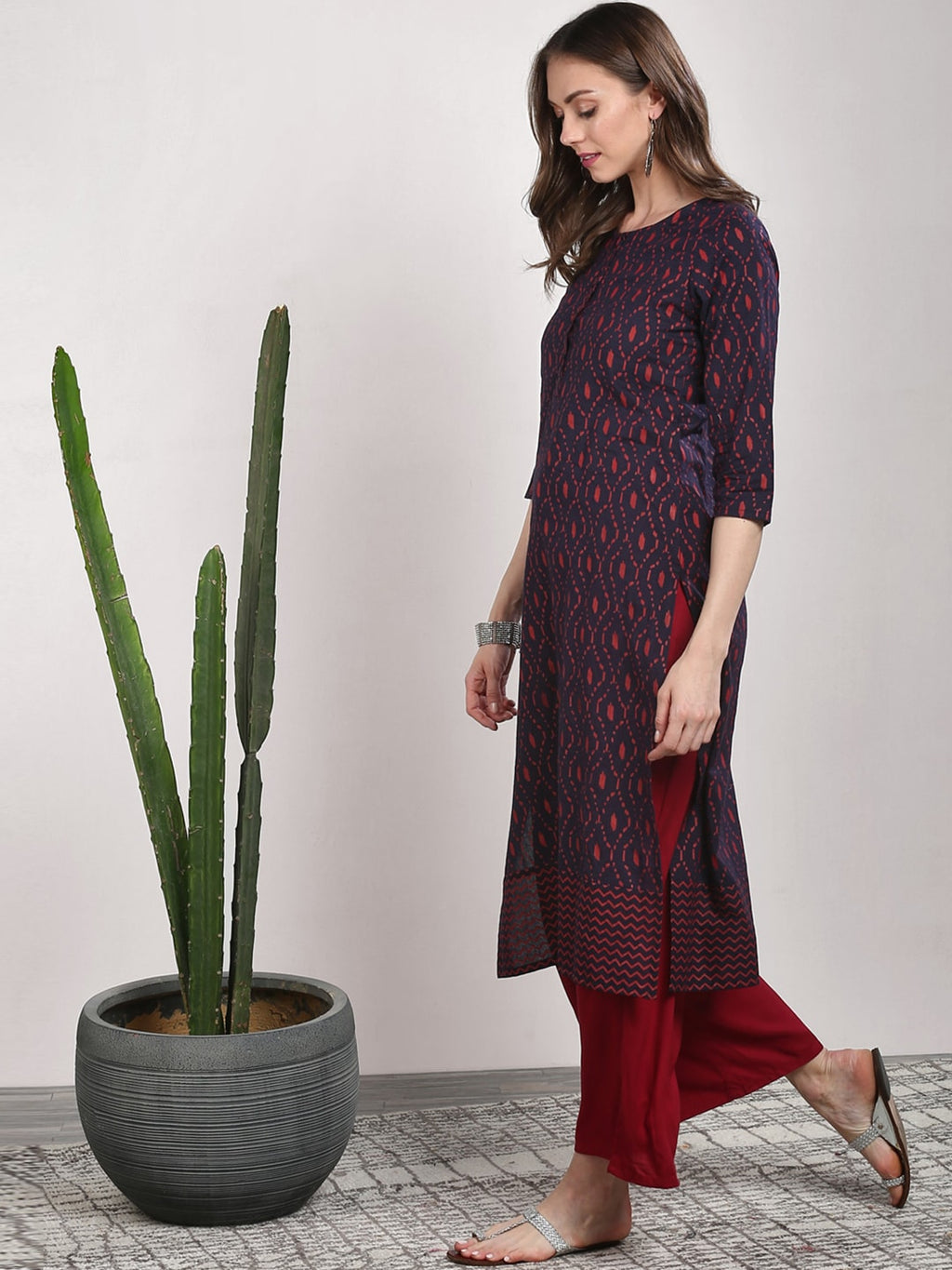 Sangria Women Blue Geometric Printed Straight Kurta | Grocsy