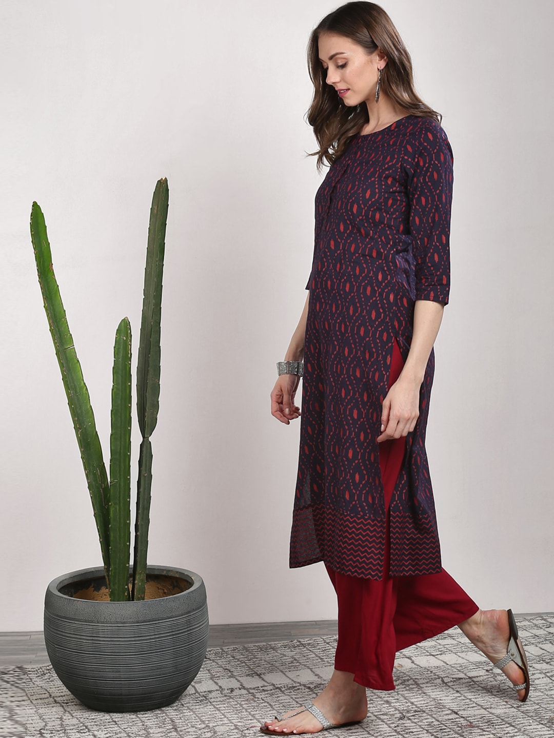 Sangria Women Blue Geometric Printed Straight Kurta | Grocsy