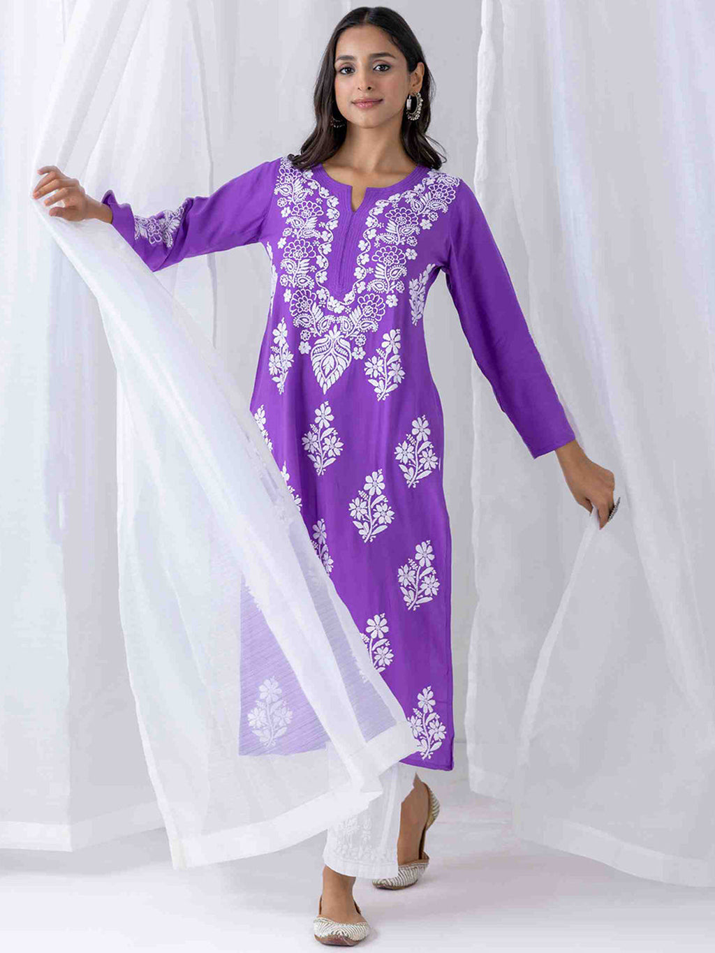 HOUSE OF KARI Floral Chikankari Embroidered Notched Round Neck Straight Kurta | Grocsy