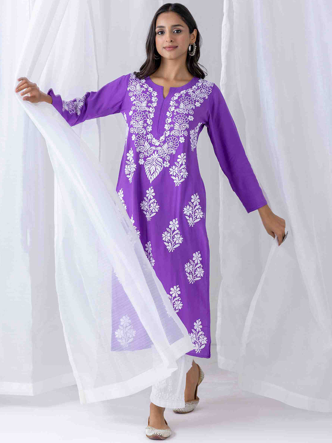 HOUSE OF KARI Floral Chikankari Embroidered Notched Round Neck Straight Kurta | Grocsy
