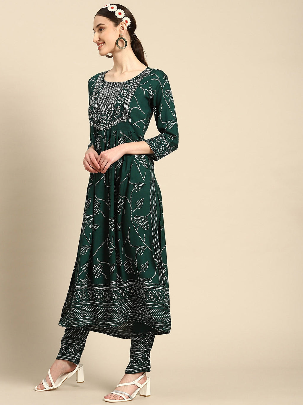 Sangria Women Green Bandhani Printed Sequinned Kurta with Trousers | Grocsy