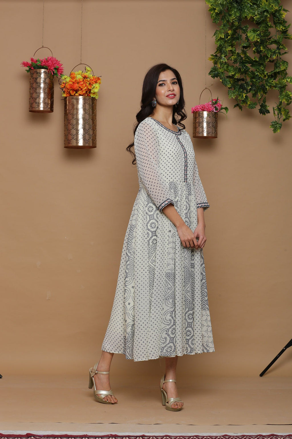 Juniper Womens Ivory Georgette Bandhani Print Kurta | Grocsy