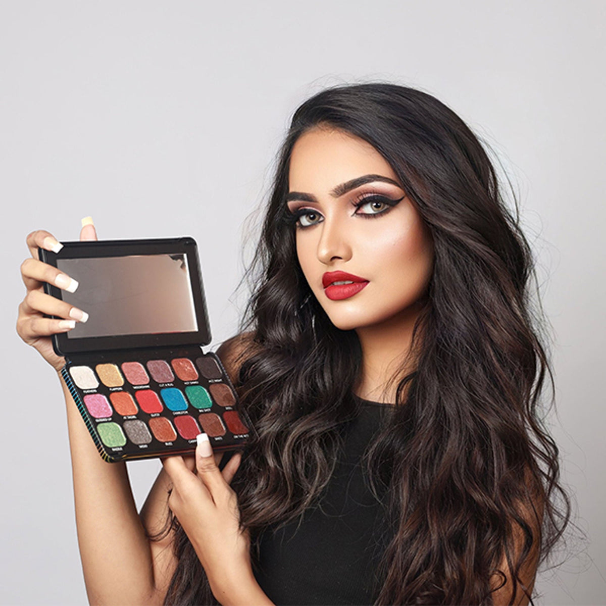 Europe Girl 18 colour Diamond Eyeshadow Palette - Dazzle Light | Grocsy