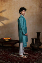 Falling Raw Silk Green Paisley Zari Kurta Set By Hilo Design | Grocsy