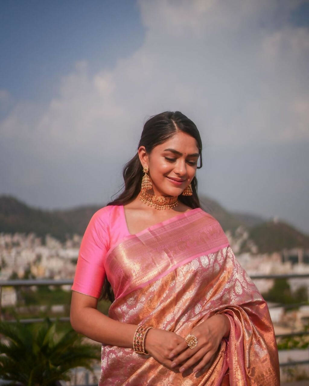 DEIANA'S Beautiful Designer Golden zari Soft Lichi Silk Saree - Pink | Grocsy