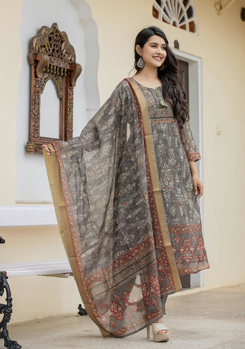 Kaajh Women's Grey-Green Digital Print Chanderi Kurta Pant Set With Dupatta | Grocsy