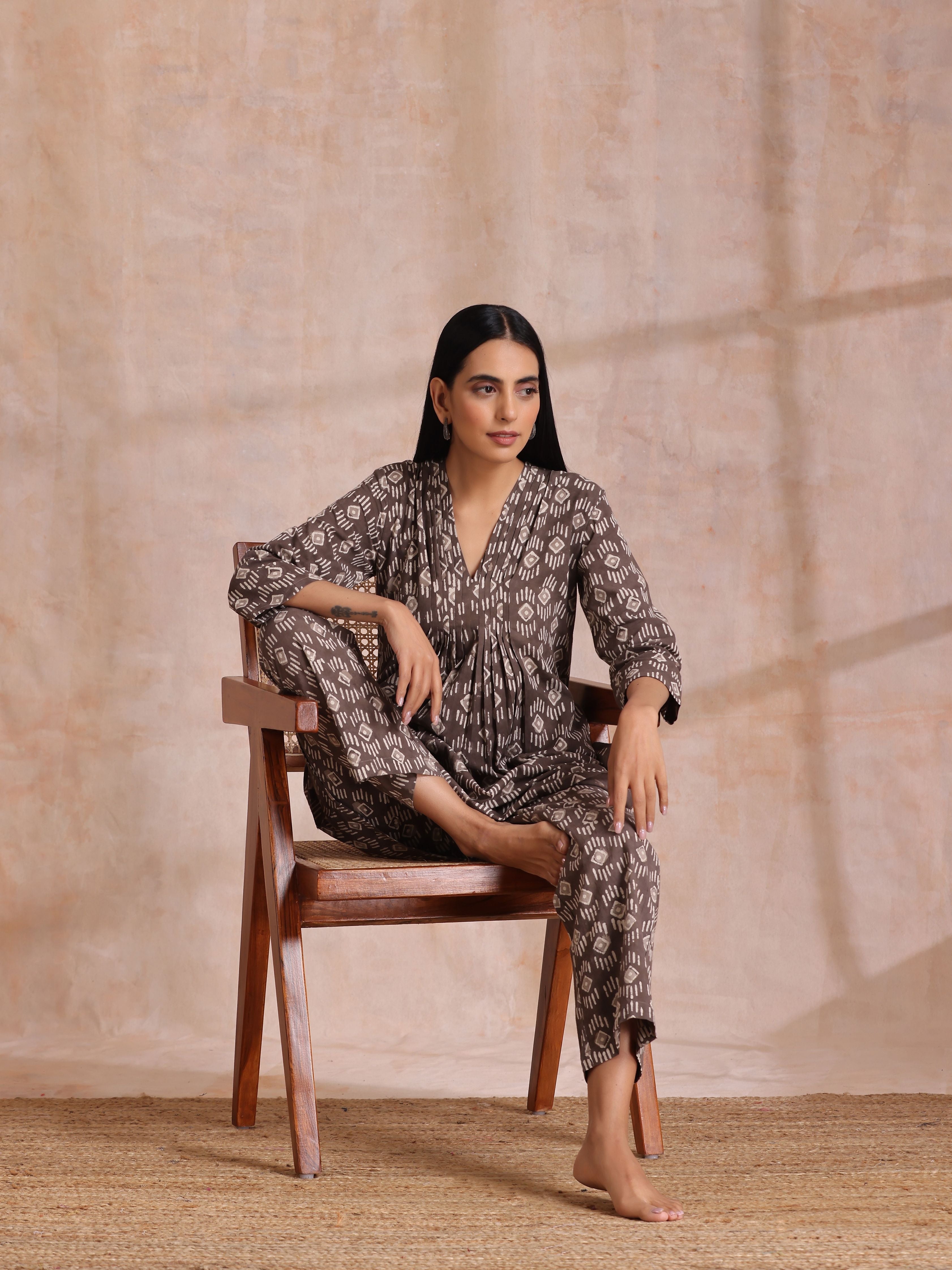 trueBrowns Clay Dabu Geometric Print Cotton Pleated Co-Ord Set | Grocsy