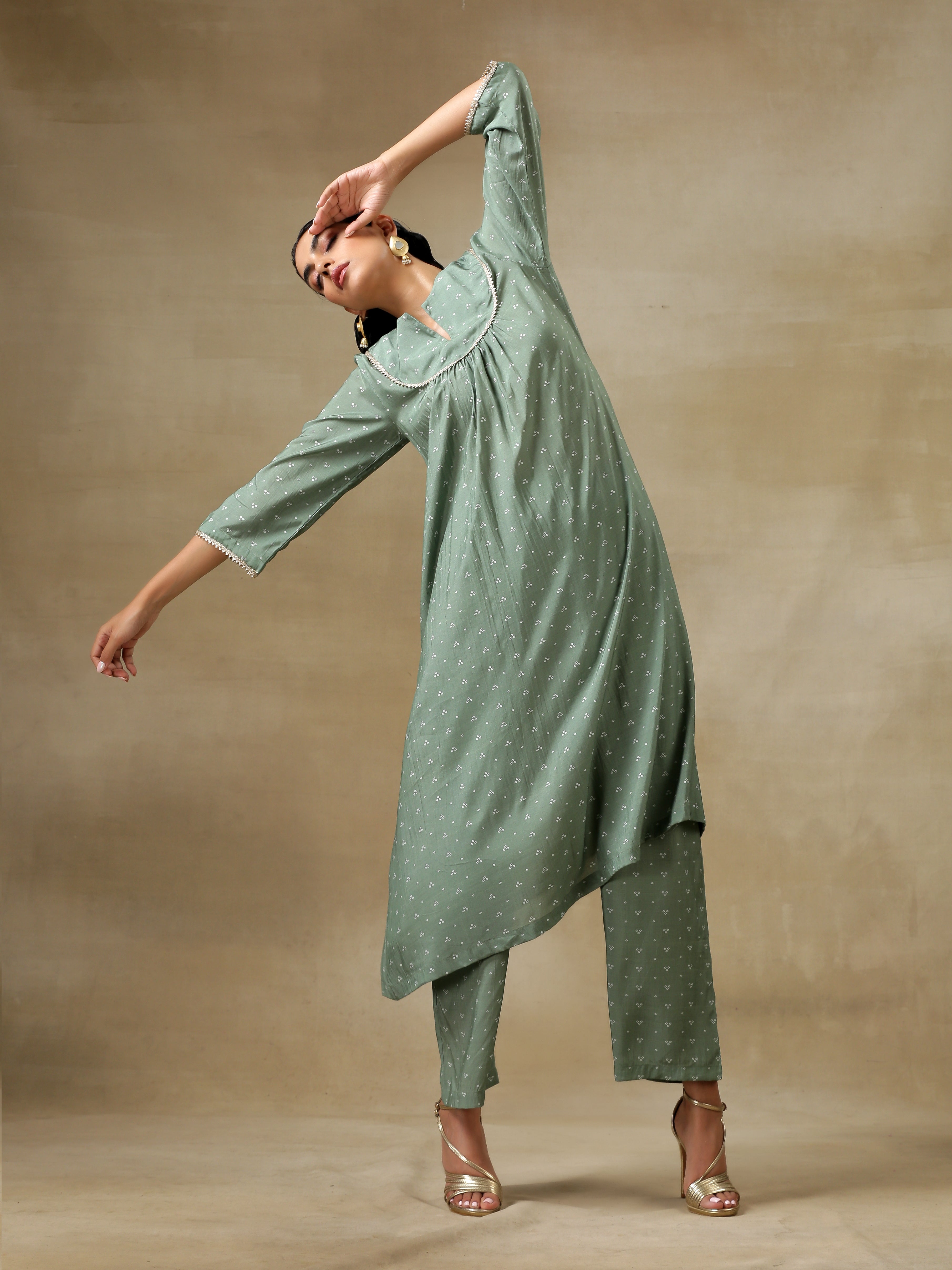 trueBrowns Light Green Bandhani Printed Silk Yoke Kurta Pant Set | Grocsy