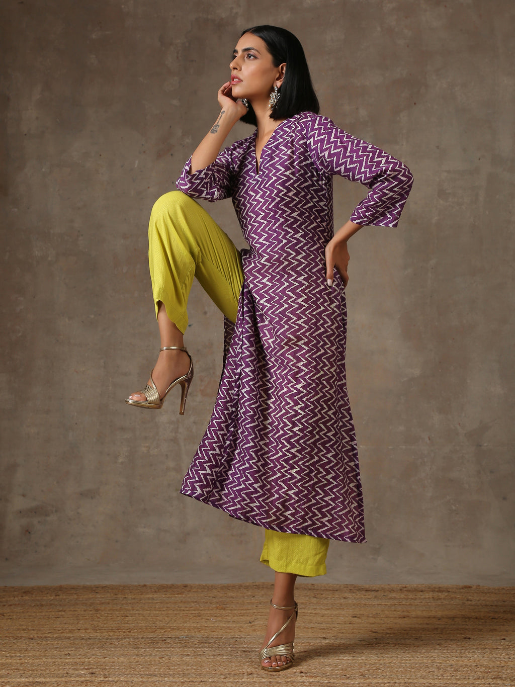 trueBrowns Purple White Lehariya Printed Silk kurta Pant Set | Grocsy