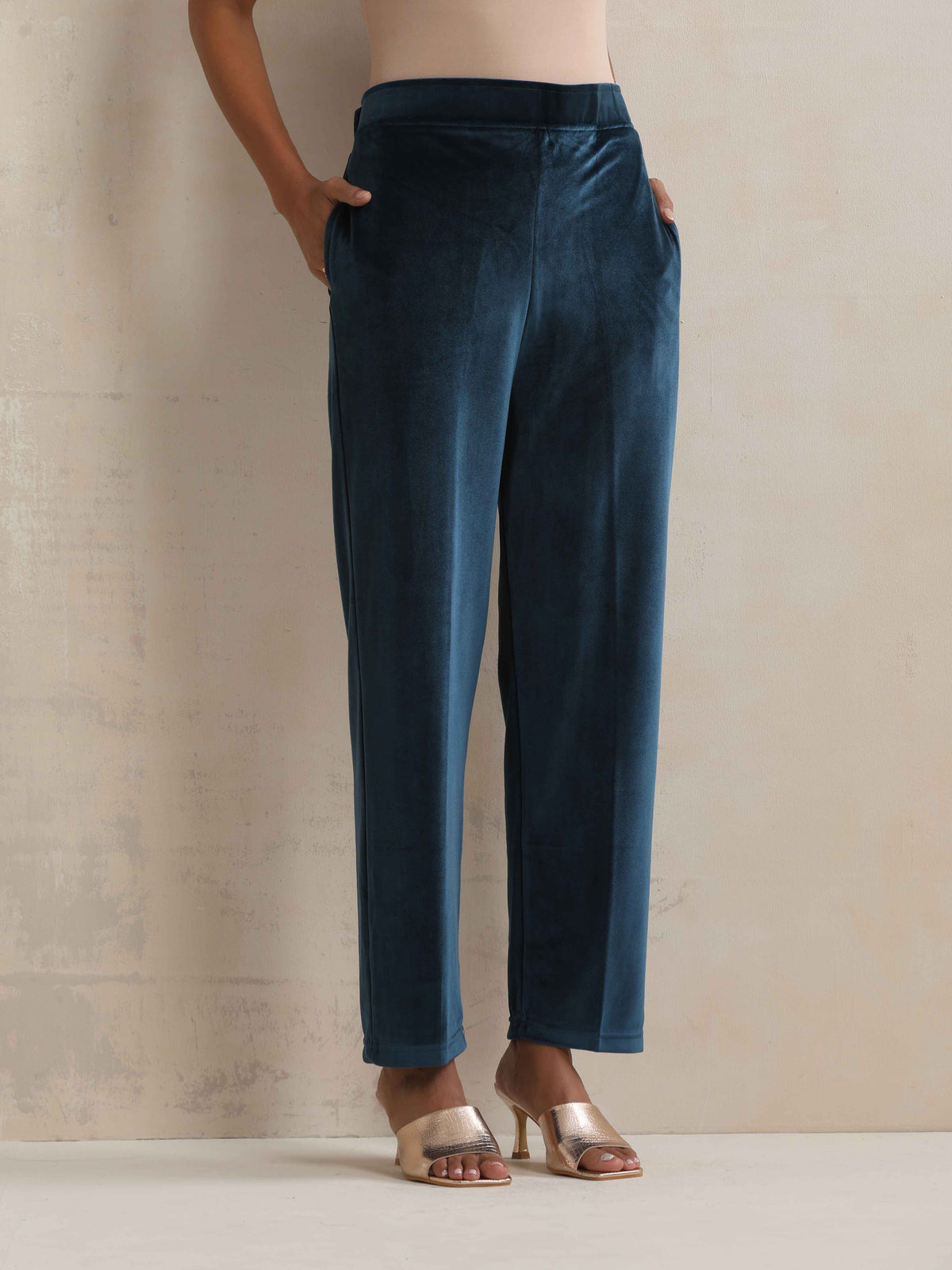 trueBrowns Blue Velvet Embroidered Kurta Pant Dupatta Set | Grocsy