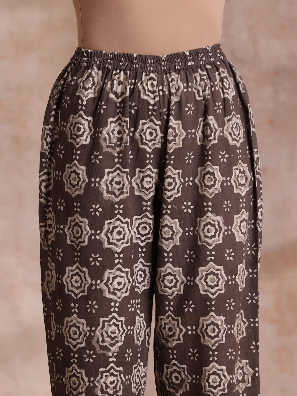trueBrowns Clay Dabu Buta Print Cotton Sleeveless Flared Kurta Pant Set | Grocsy