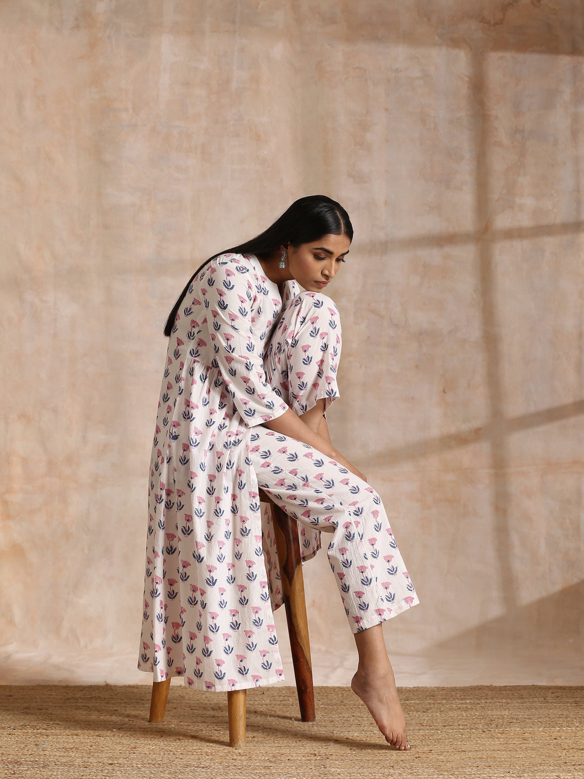 trueBrowns White With Pink Blue Buta Block Print Cotton Kurta Pant Set | Grocsy