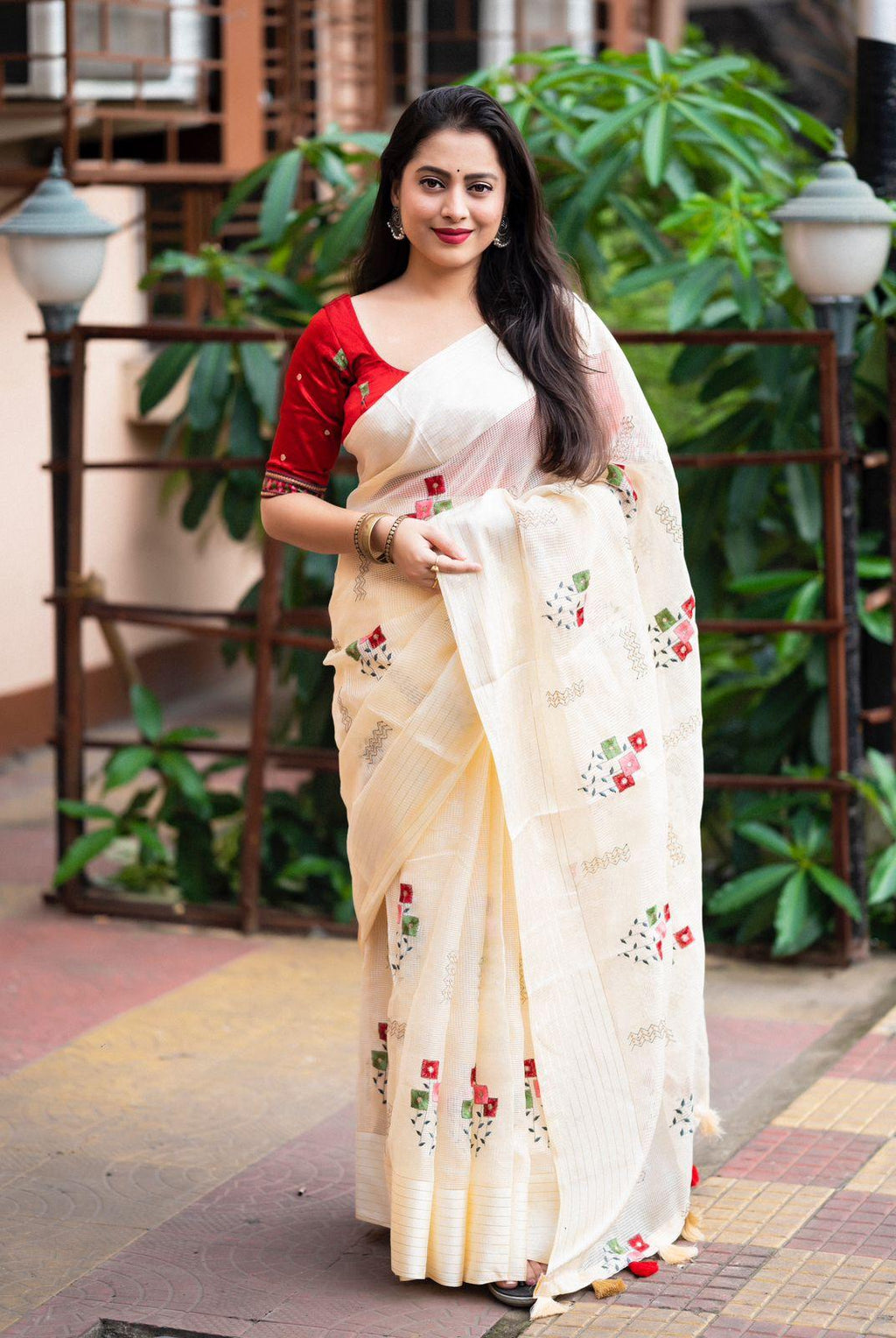 Cream Silk Blend Ethnic Motifs Saree with Unstitched Blouse - A2M | Grocsy