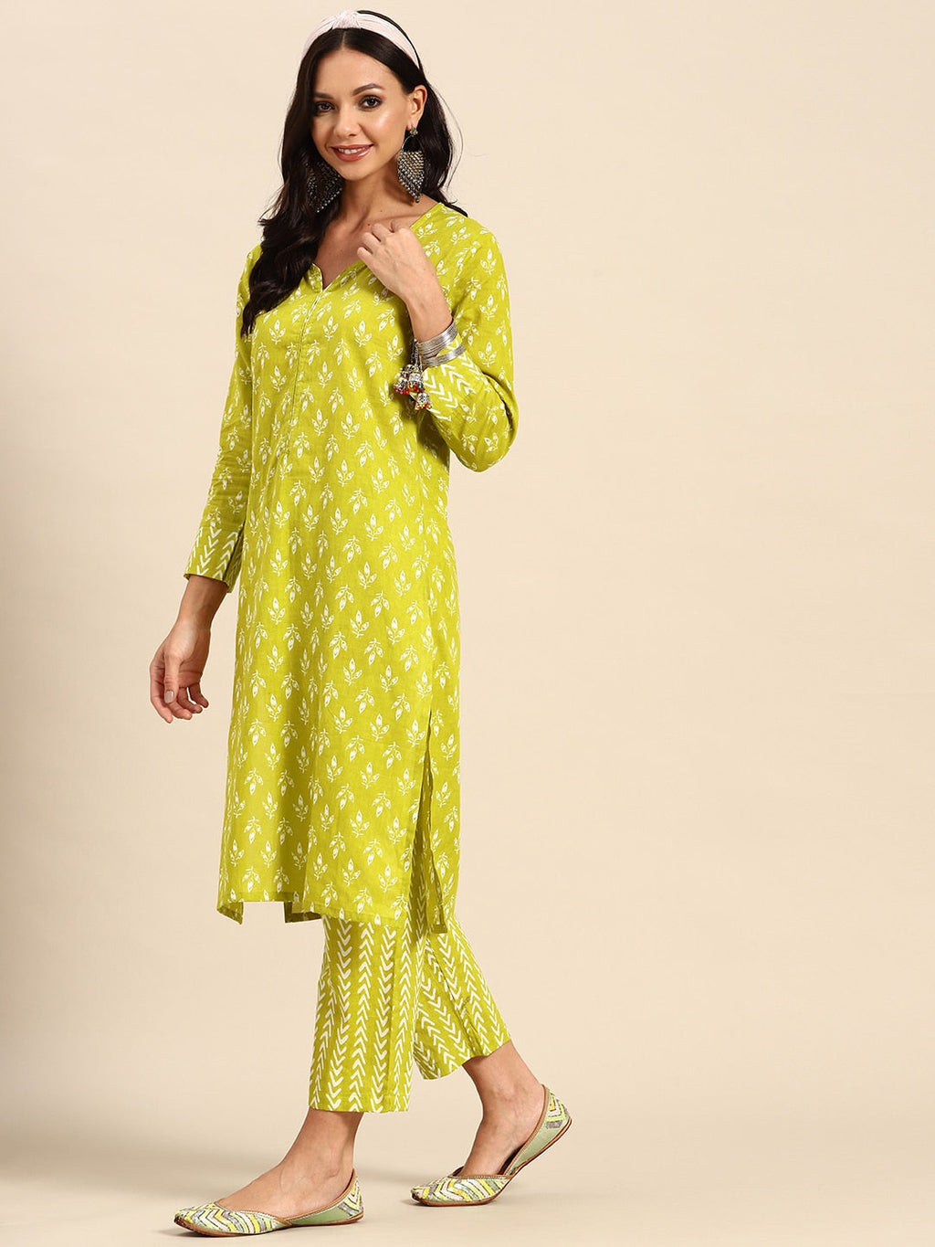 Sangria Women Floral Printed Regular Pure Cotton Kurta with Trousers | Grocsy
