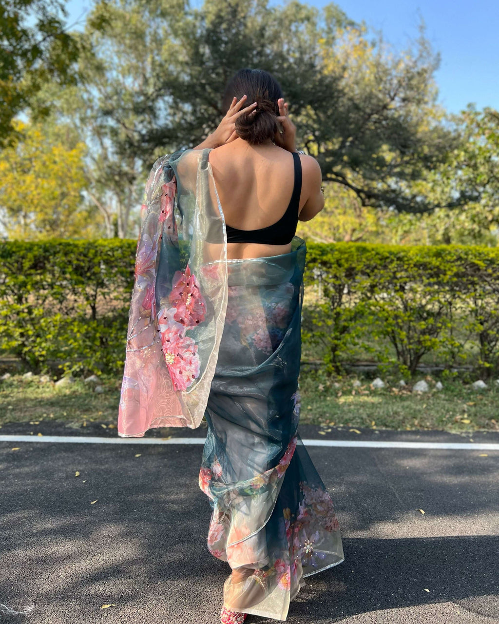 Vamsee Sia Grey Organza Saree | Grocsy