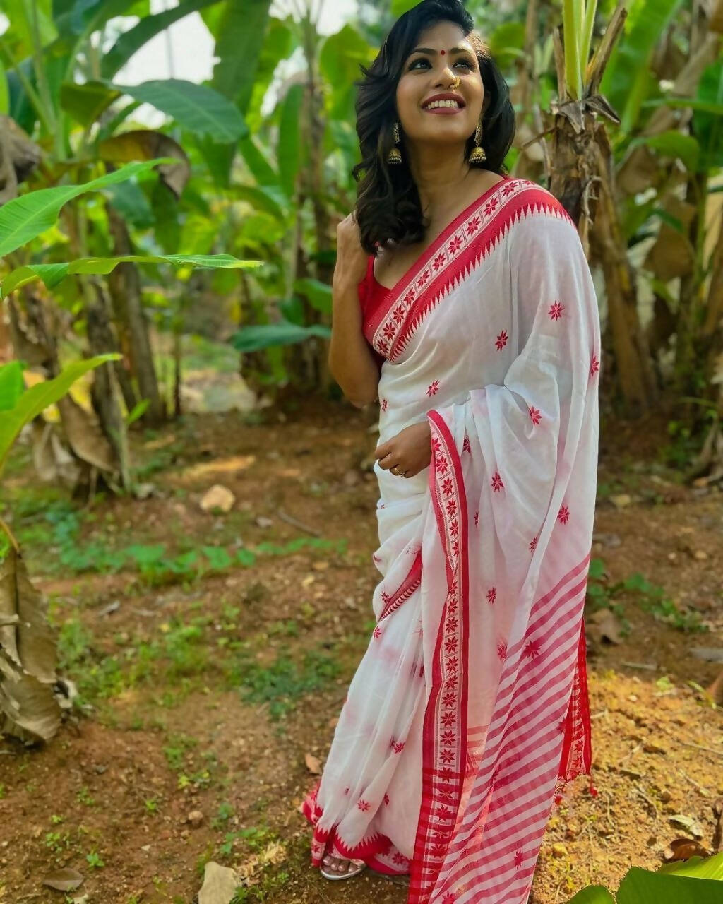 DEIANA'S Beautiful Designer Golden zari Soft Cotton Saree - White | Grocsy