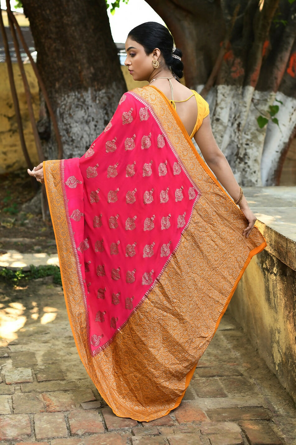 Joban Fashion Bright Pink Crepe Chiffon Pure Handloom Banarasi Silk Saree | Grocsy