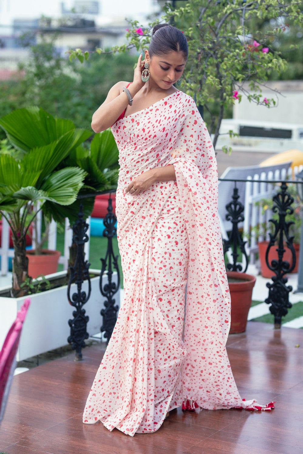 Very Much Indian Mastaani - Pure Mul Cotton Handloom Saree with Beautiful Heart Prints - Red | Grocsy