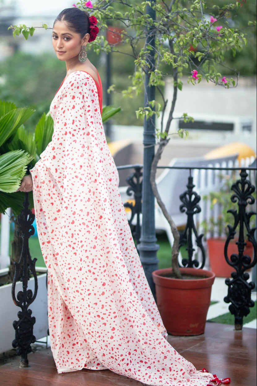 Very Much Indian Mastaani - Pure Mul Cotton Handloom Saree with Beautiful Heart Prints - Red | Grocsy