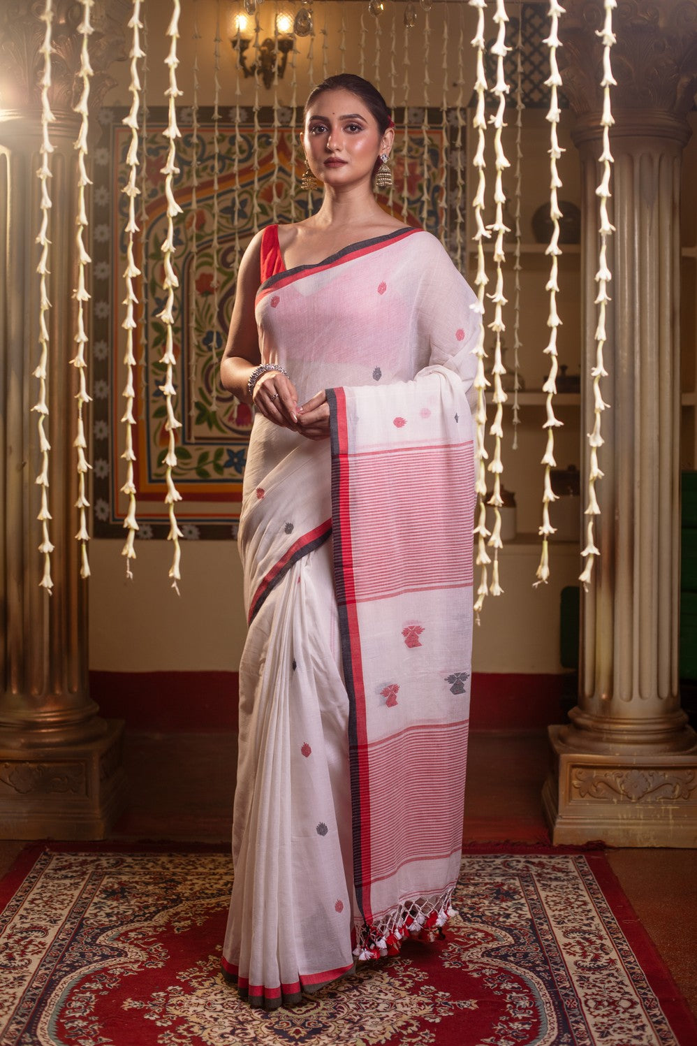 Very Much Indian Mastaani - Pure Mul Jamdhani Cotton Handloom Saree with Beautiful Heart Weaves - Red | Grocsy