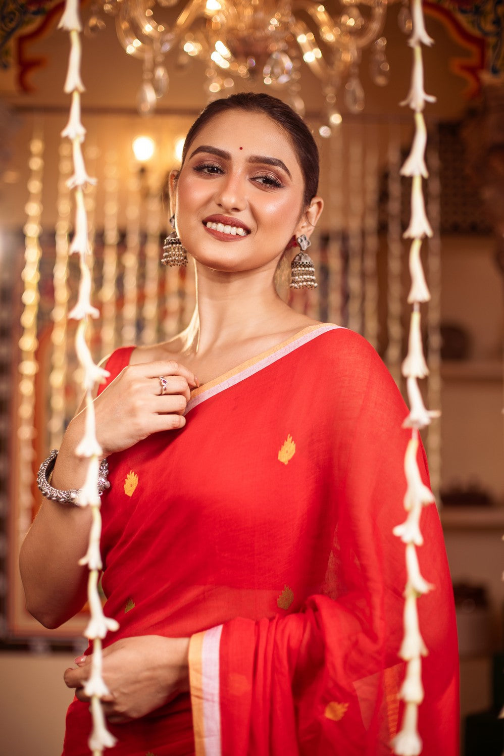 Very Much Indian Mastaani - Pure Mul Jamdhani Cotton Handloom Saree with Beautiful Diamond Weaves - Red | Grocsy