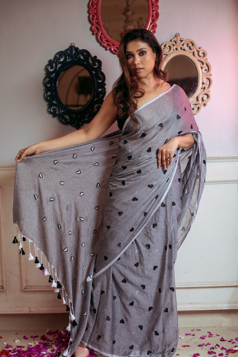 Very Much Indian Mastaani - Pure Mul Jamdhani Cotton Handloom Saree with Beautiful Heart Weaves - Grey | Grocsy