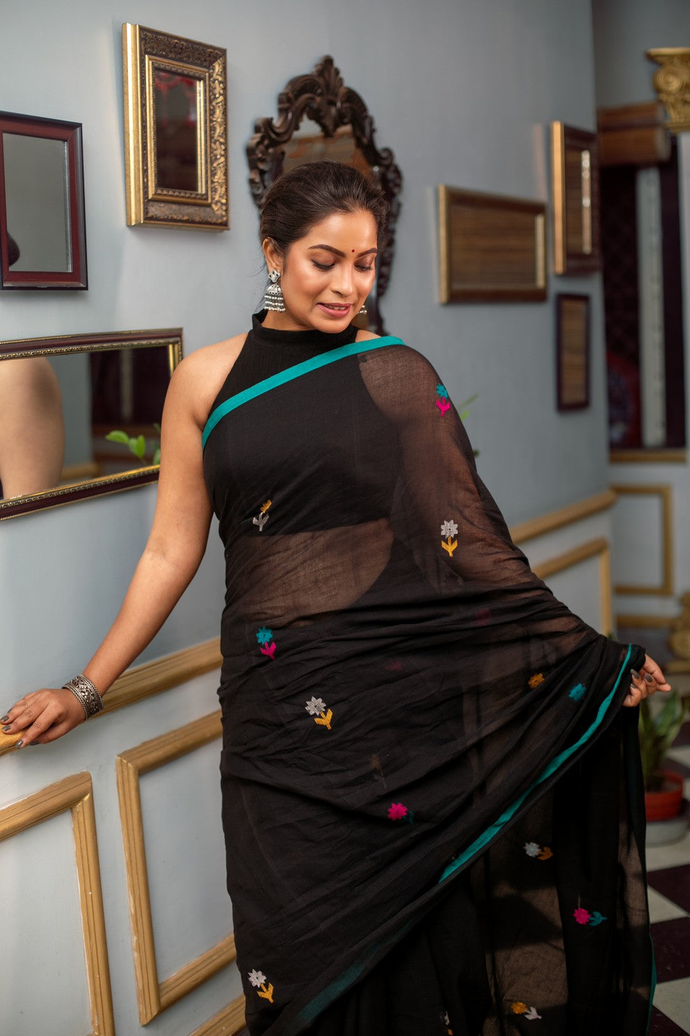 Very Much Indian Mastaani - Pure Mul Cotton Handloom Saree with Beautiful Floral Weaves - Black | Grocsy