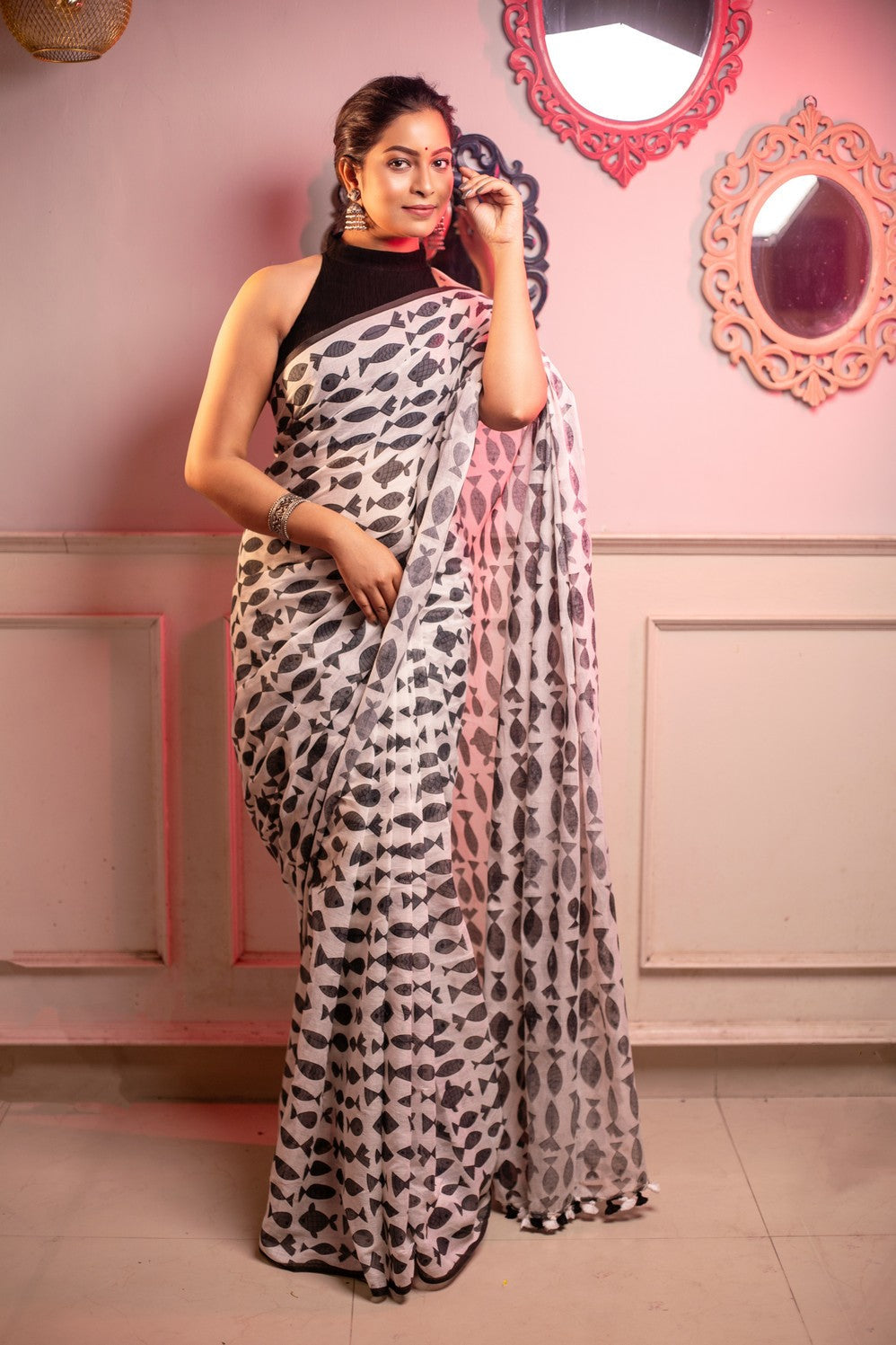 Very Much Indian Mastaani - Pure Mul Cotton Handloom Saree with Beautiful Floral Weaves - White | Grocsy