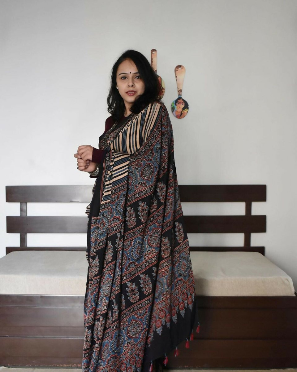 Arfa Fashion House Black Dual Tone Silk Digital Printed Saree | Grocsy