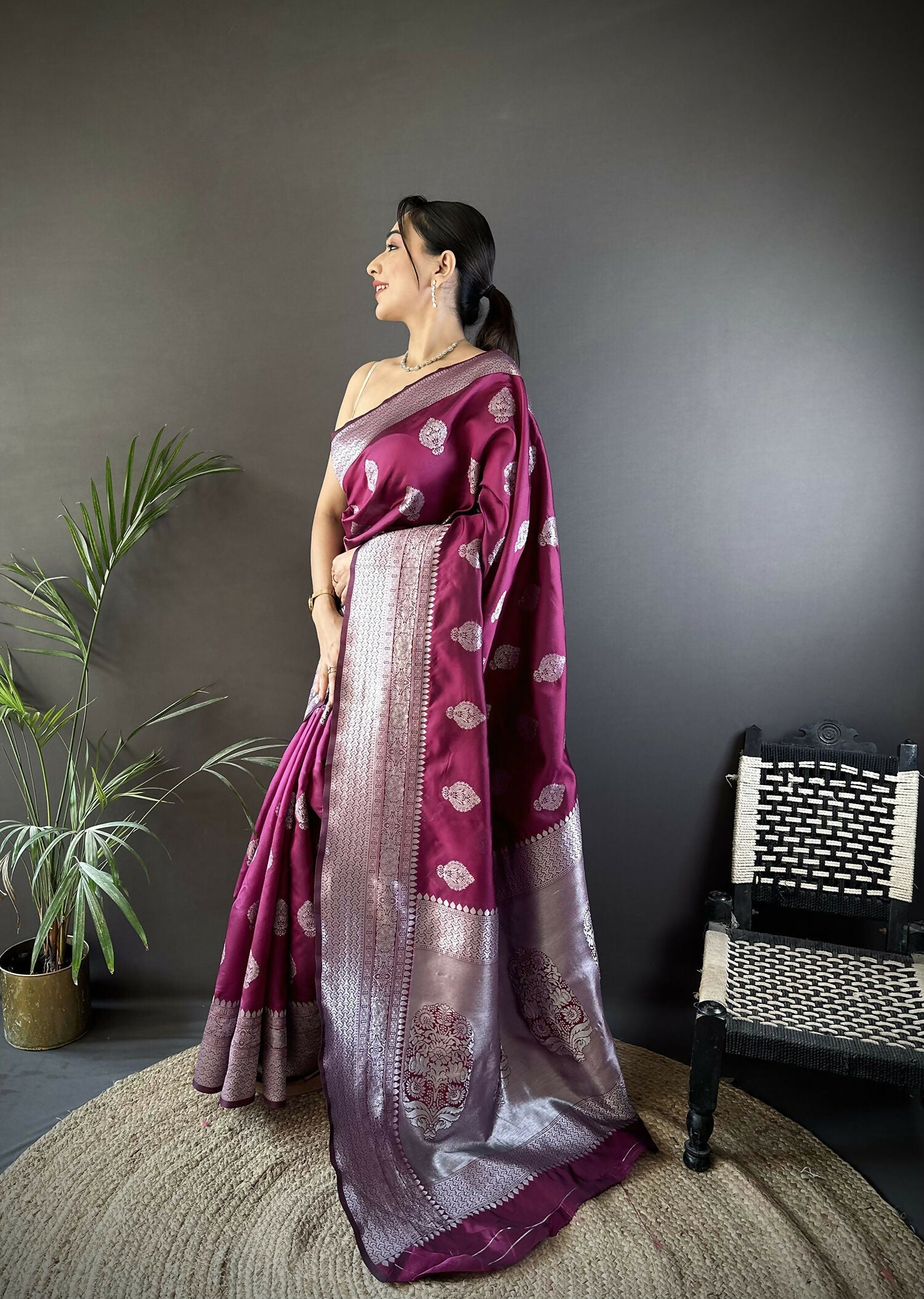 Joban Fashion Magenta Floral Motifs Soft Silk Banarasi Saree | Grocsy