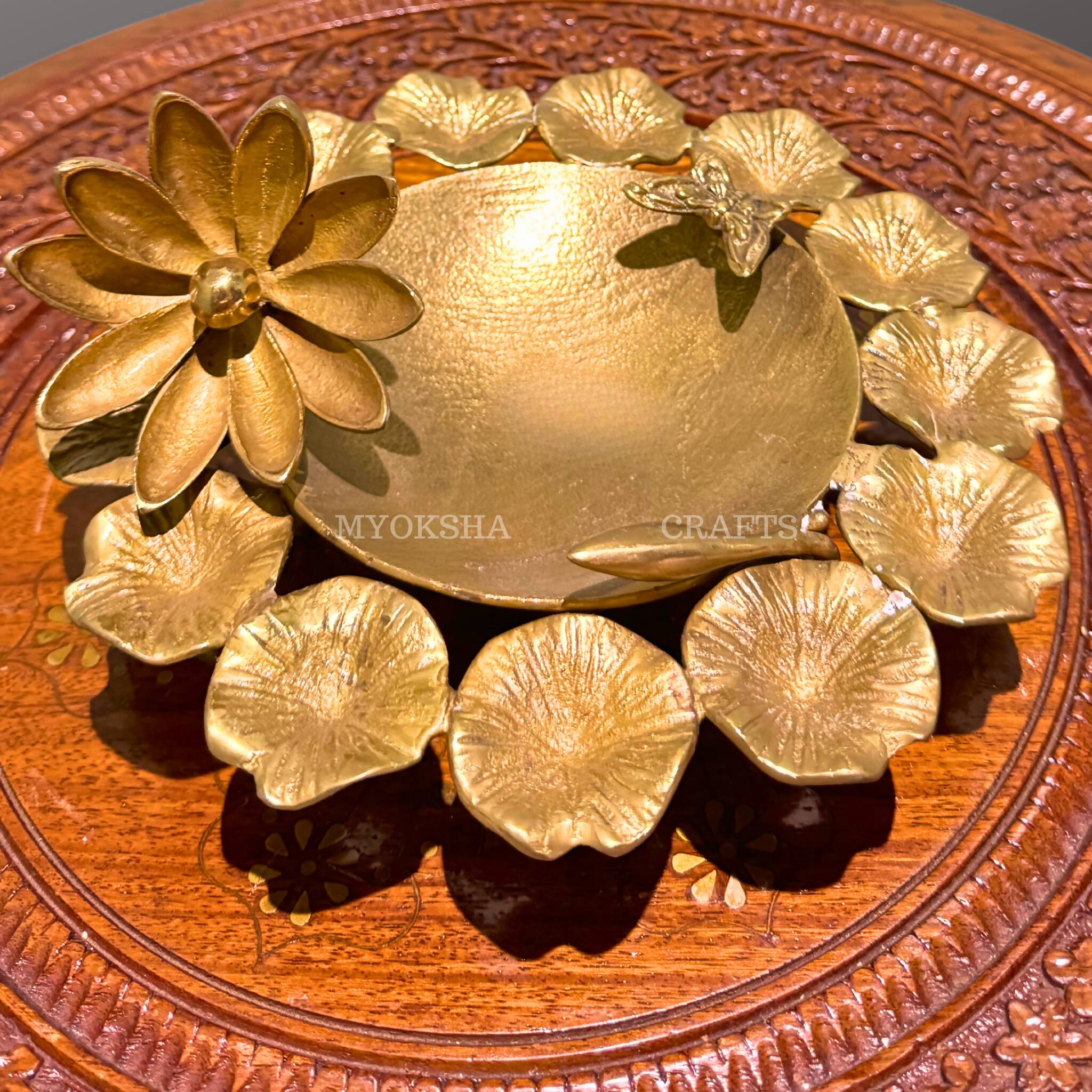Brass Flower Design Décor | Grocsy