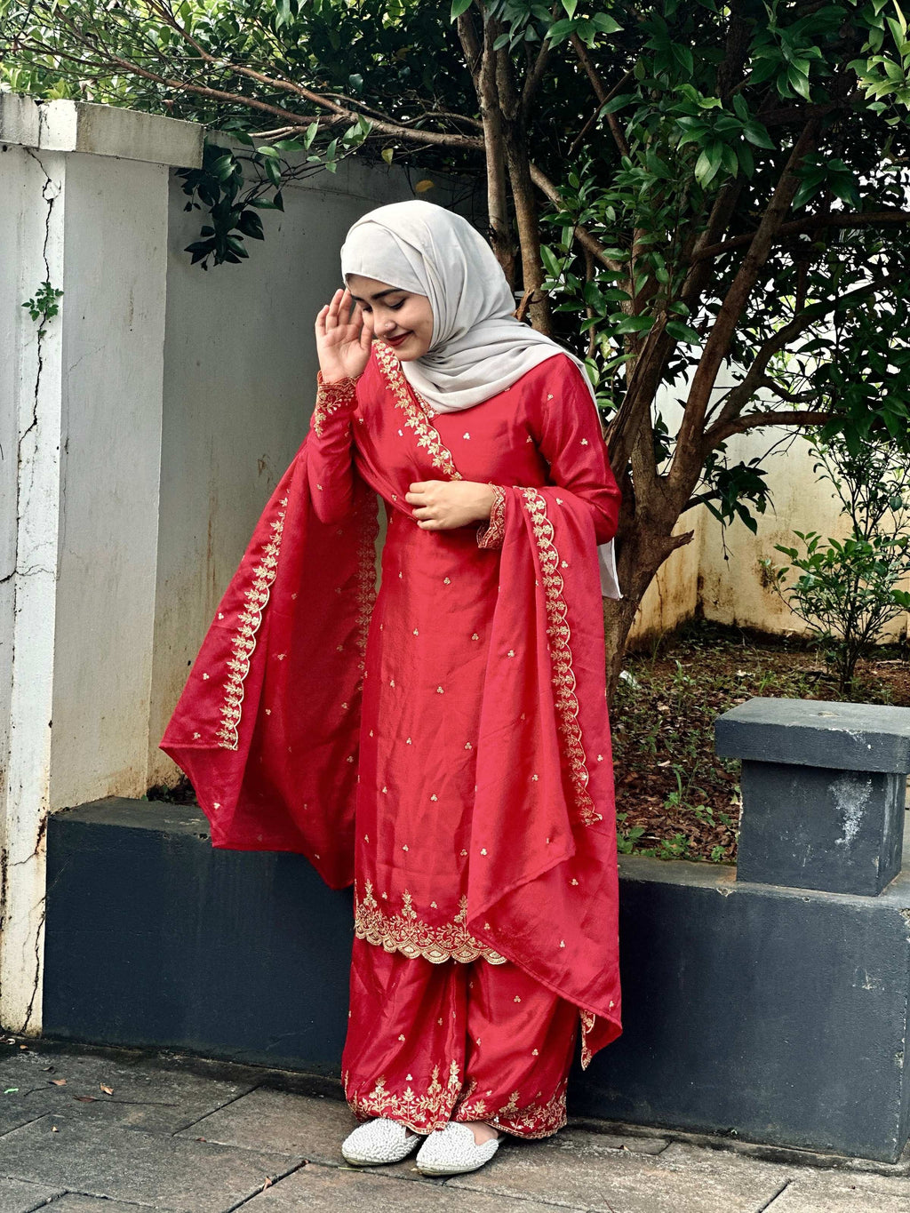 Lehenga Mart Sequence Embroidery Top And Palazzo With Dupatta Set-Red | Grocsy