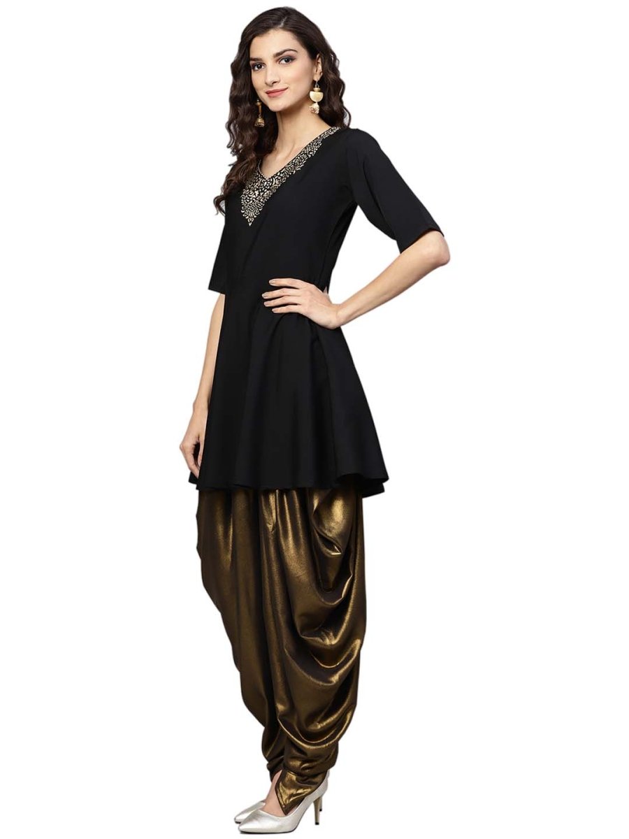 Ahalyaa Black A-line Crepe Kurta Set | Grocsy