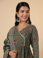 Janasya Angrakha Poly Cotton Green Gemometric V-Neck Kurta Set | Grocsy