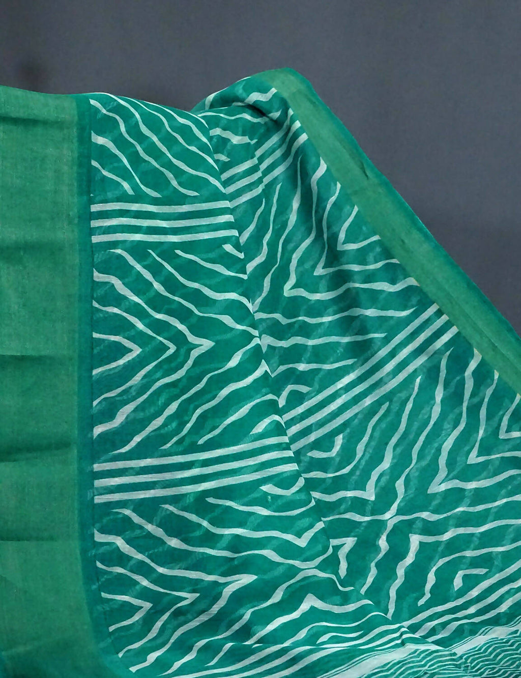 Shades Of Leaf Green With Lehariya Design Semi Chanderi Saree By Gayathri Reddy Designer Studio | Grocsy