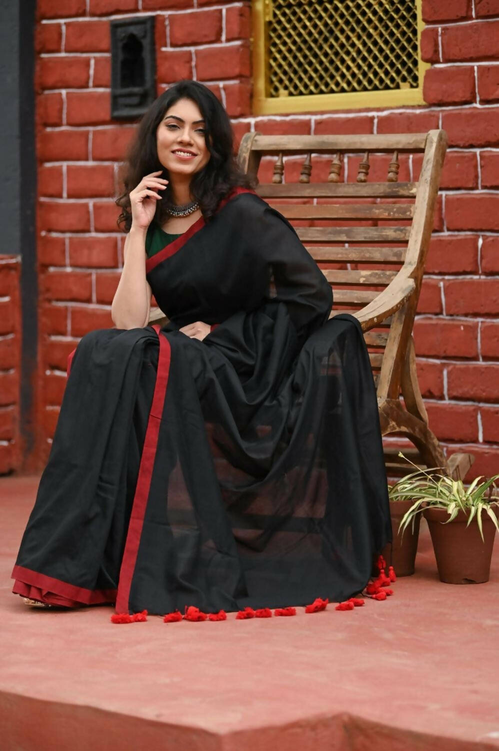 Very Much Indian Pure Cotton Handloom Saree With Intricate Border - Black | Grocsy