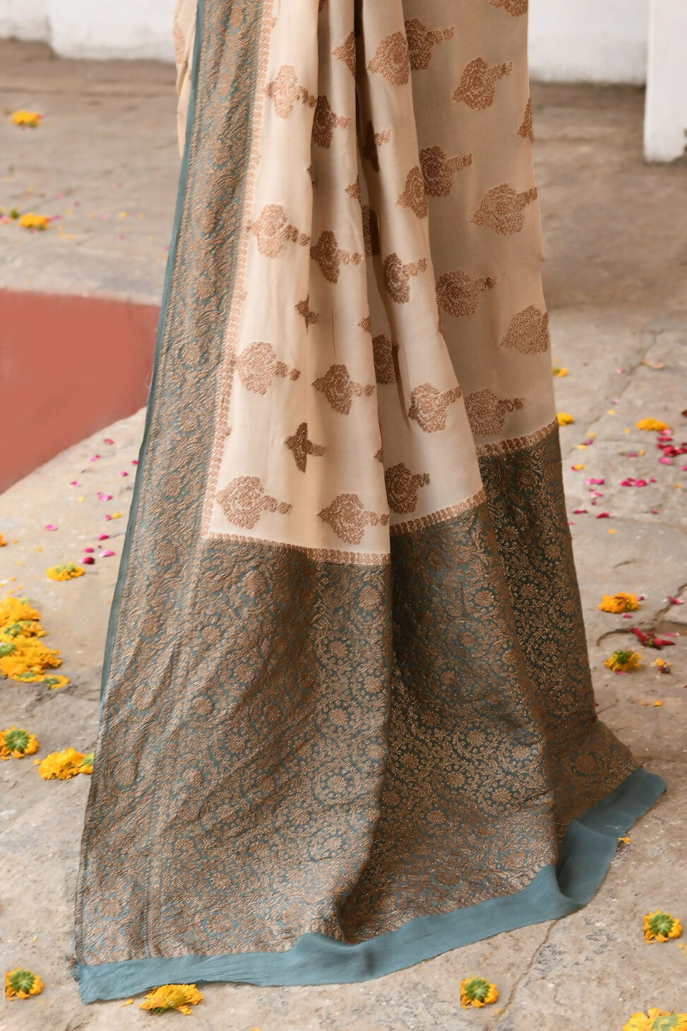Joban Fashion Ivory Crepe Chiffon Pure Handloom Banarasi Silk Saree | Grocsy
