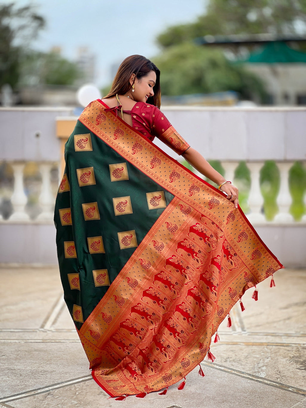 Vedant Vastram Soft Litchi Silk Banarasi Silk Jacquard Saree - Green | Grocsy