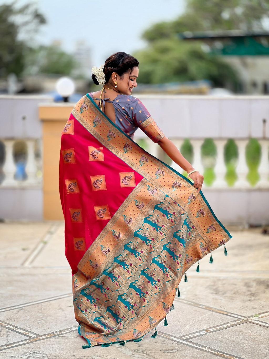 Vedant Vastram Soft Litchi Silk Banarasi Silk Jacquard Saree - Pink | Grocsy